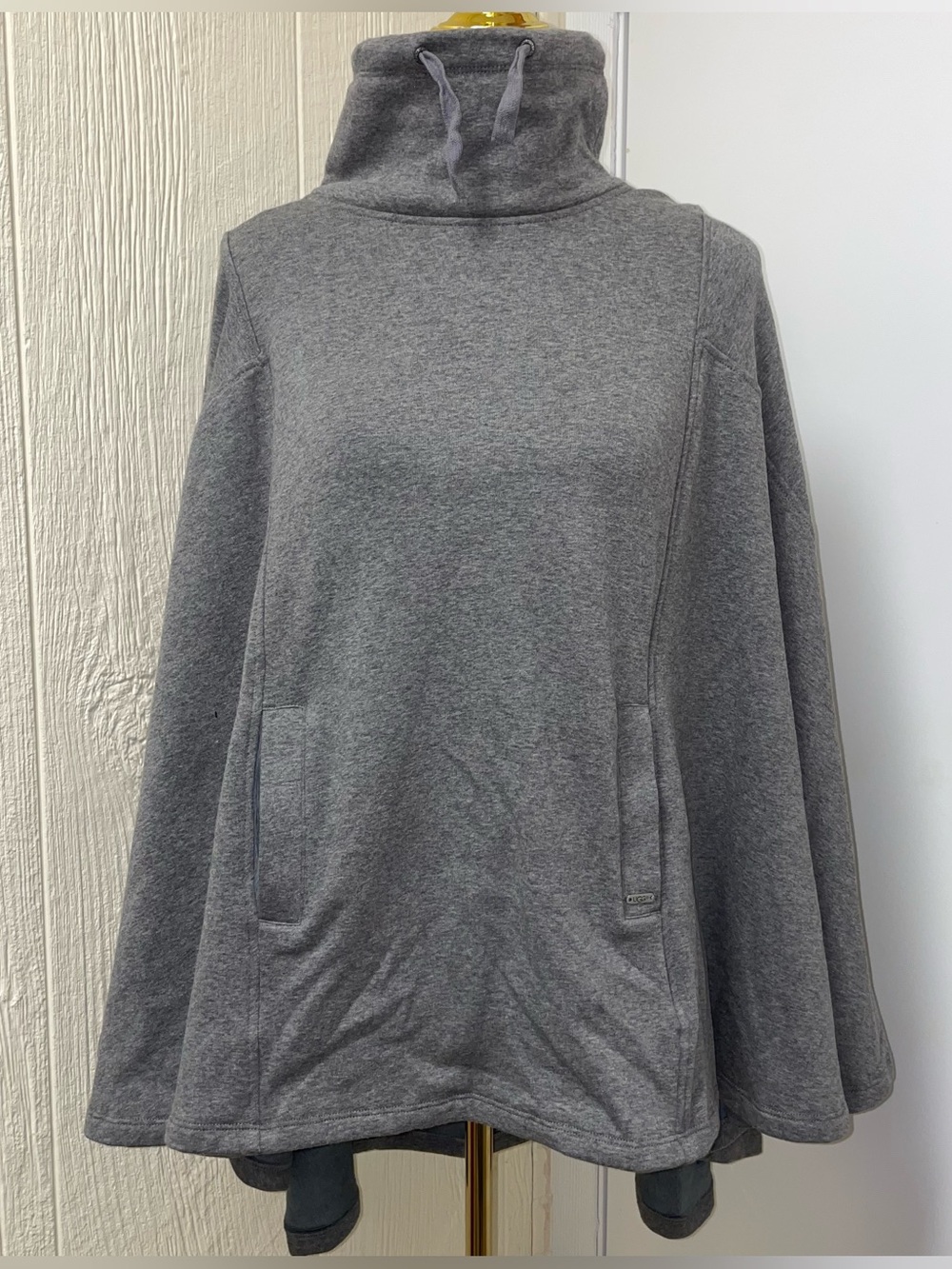UGG! Poncho! Pinchot Turtleneck Sweater Wrap Pullover! Size M/L